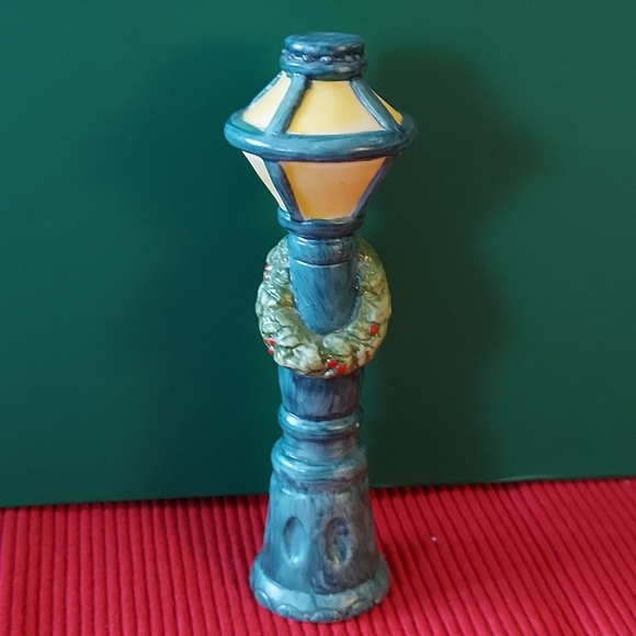 Vintage Kitty Cucumber Lamp Post - Picture 10 of 10